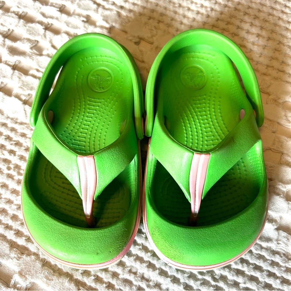 CROCS Maryjane Thong Child’s Sandals. Size 6/7.
